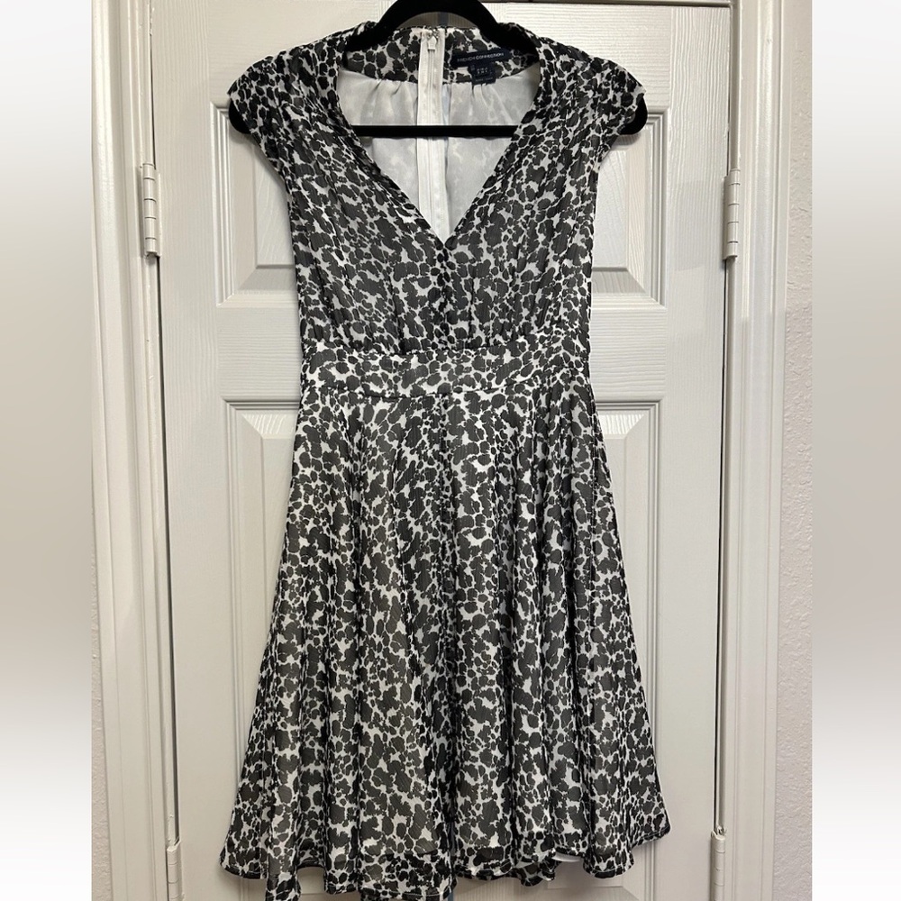 Excellent Condition - French Connection Feline Connection Dress - Size 4-Blk&Wht